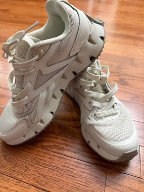 Reebok Off-White/Cream Lace-Up Mesh Sneakers